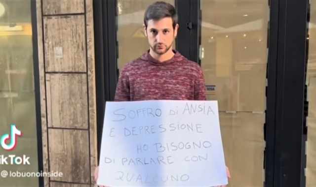 L'esperimento "social" di Luca: si finge in difficolt per capire come reagiscono i baresi